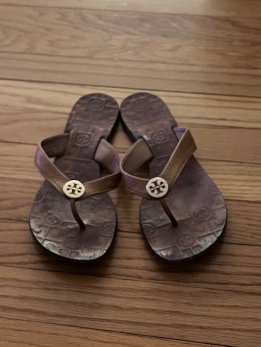 TORY BURCH patent leather tan Thora sandal flip flops, 9